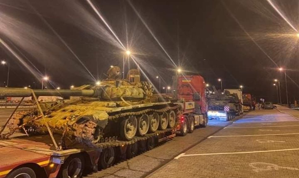 Į Vokietiją, Lietuvą, Latviją ir Estiją keliauja Ukrainoje pamušti rusų tankai