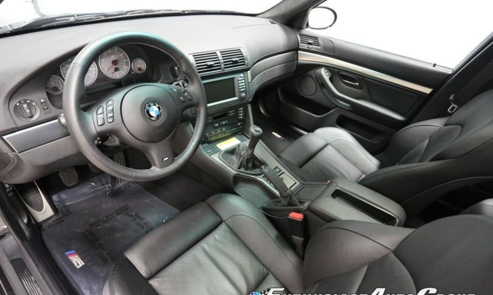„Enthusiast Auto Group“ parduodamas 2003 m. BMW M5