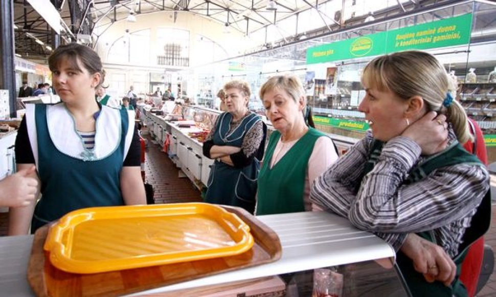 Tarptautinę darbo dieną, Halės turguje prekybininkai ir toliau prekiavo be kasos aparatų.