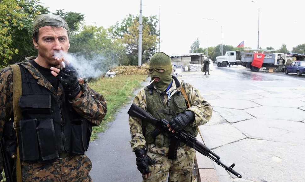 Teroristai kontroliuoja kelia, vedantį į Donecko oro uostą.