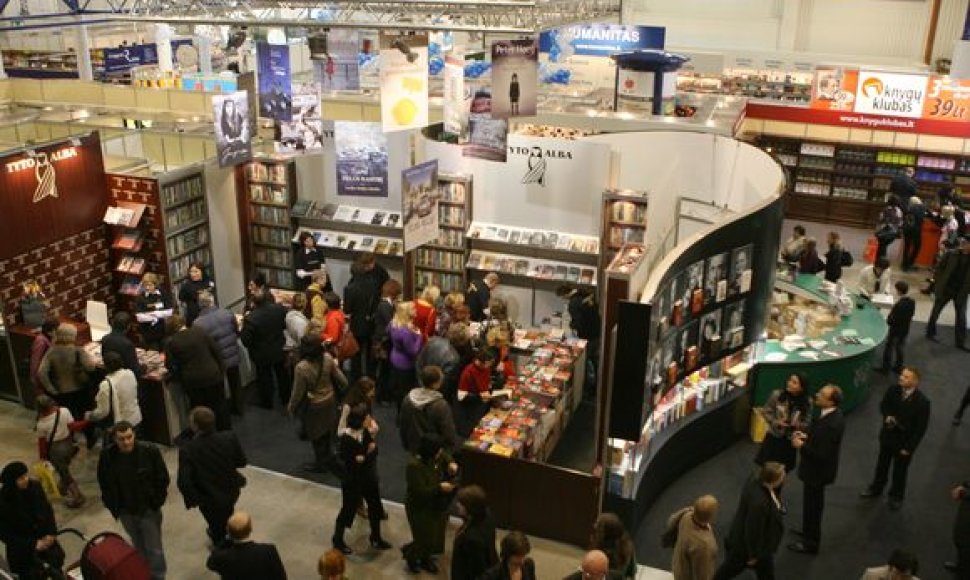 Vilniaus knygų mugė kiekvienais metais sutraukia dešimtis tūkstančių lankytojų.