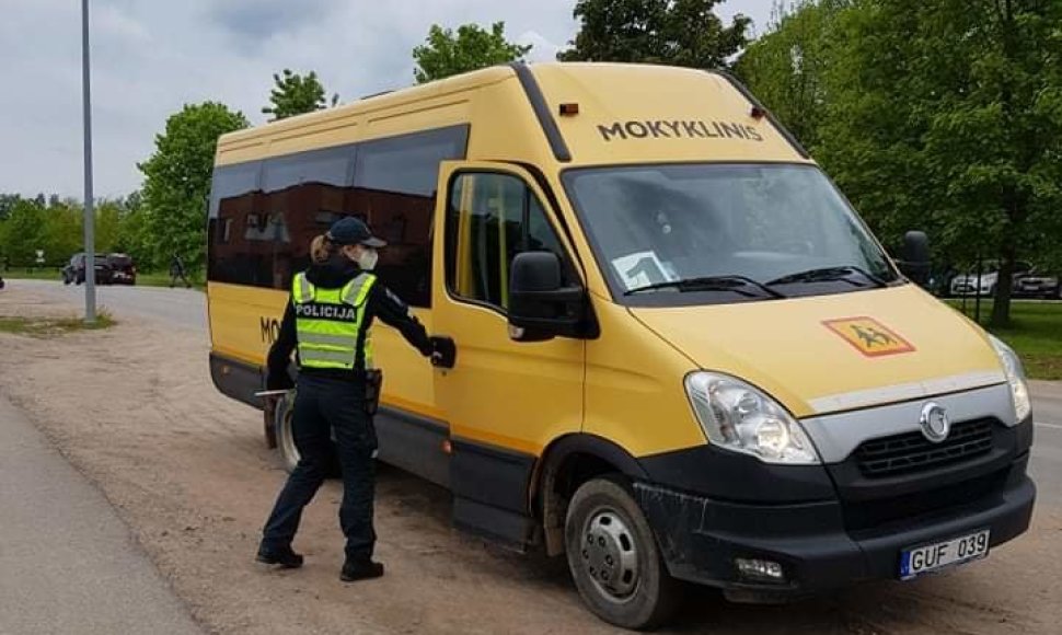 Policija tikrino mokyklinių autobusų vairuotojus