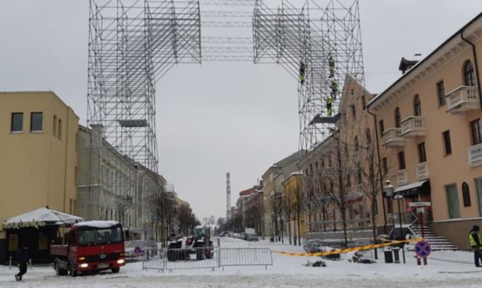 Jau išdygo pirmosios Šviesų festivalio pagrindinio projekto „Širdis“ konstrukcijos.