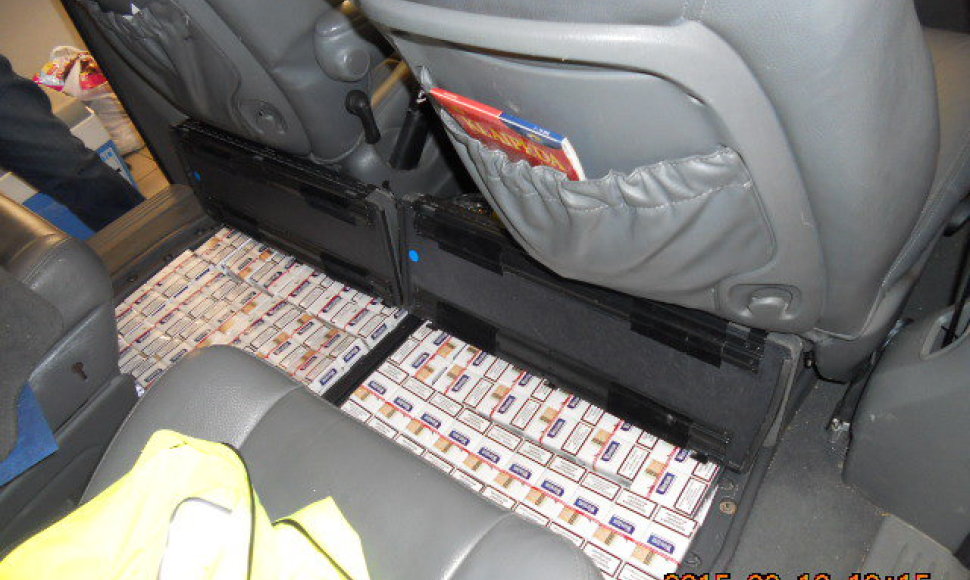 Diplomatinės tarnybos automobilyje rasta kontrabanda