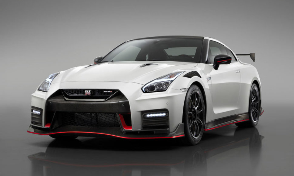 „Nissan GT-R NISMO“ debiutas