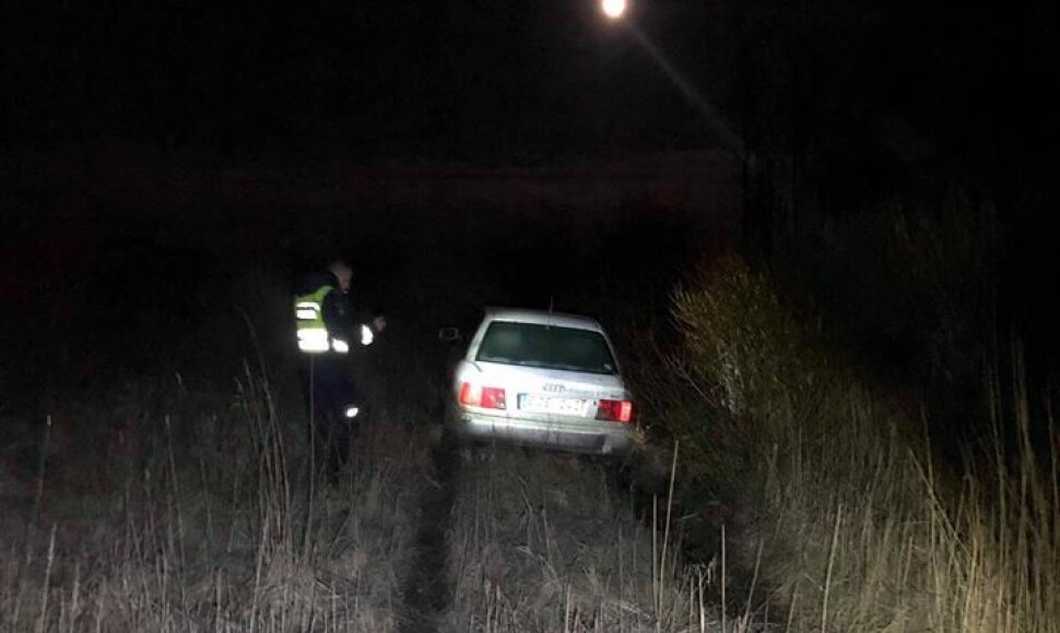 Girtas „Audi“ vairuotojas sukėlė avariją Šventojoje
