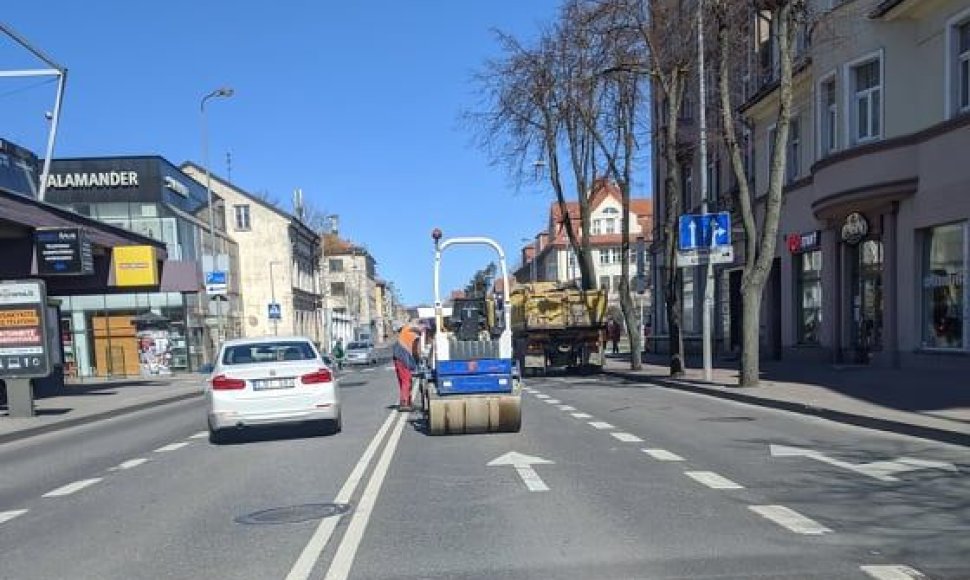 Remonto darbai Klaipėdos gatvėse sukėlė abejonių, ar darbai nėra atliekami atmestinai.