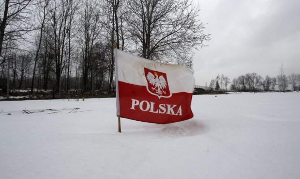 L.Kaczynskio žūties vėtoje įsmeigta Lenkijos vėliava