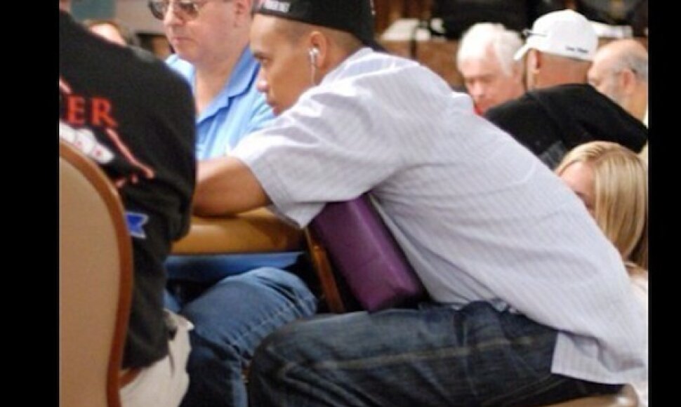 Philas Ivey ir pinigai po kojomis