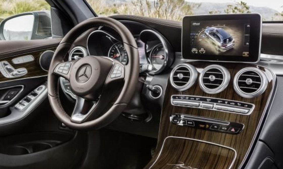 Pirmieji pretendentai į „Metų automobilio 2017“ titulą, E klasės „Mercedes-Benz“