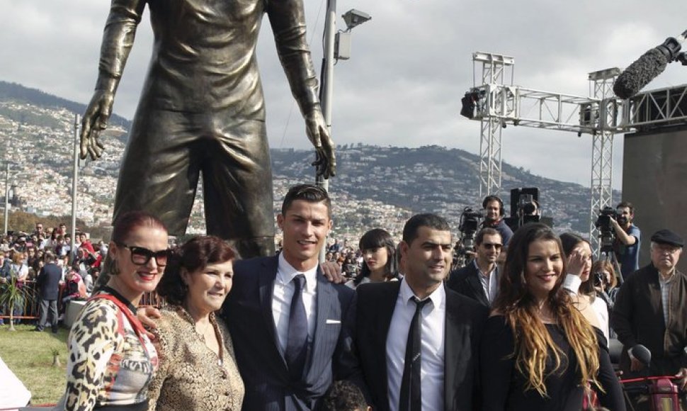 Madeiroje pastatytas paminklas futbolininkui Cristiano Ronaldo