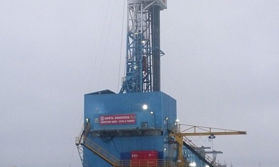 Naftos gręžimo bokštas Vakarų Sibire