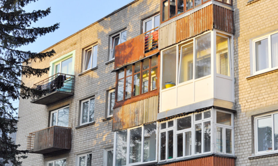 Toks balkonų „kaleidoskopas“ įprastas Kretingos mieste.