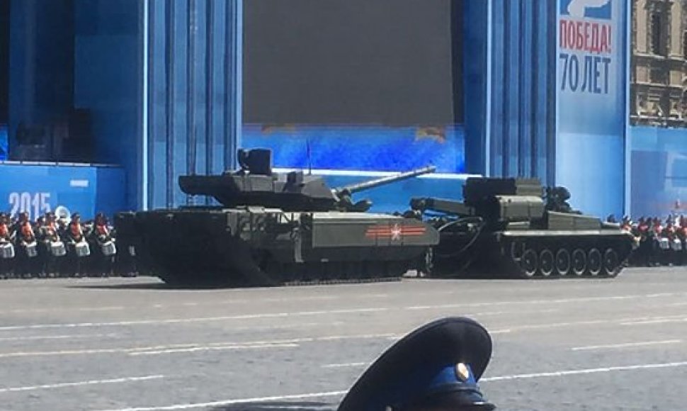 Raudonojoje aikštėje užgeso tanko „Armata“ variklis