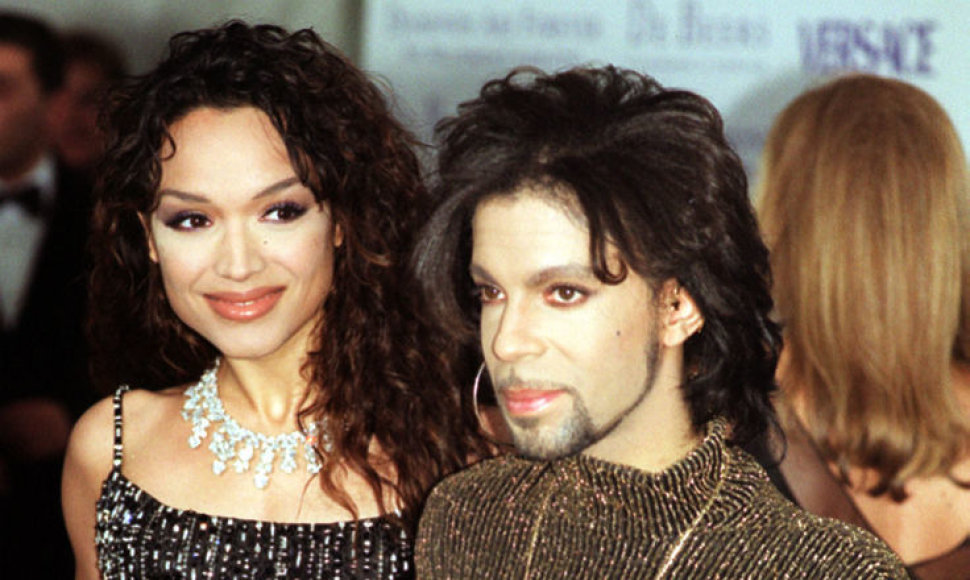 Prince'as su buvusia žmona Mayte Garcia (1999 m.)