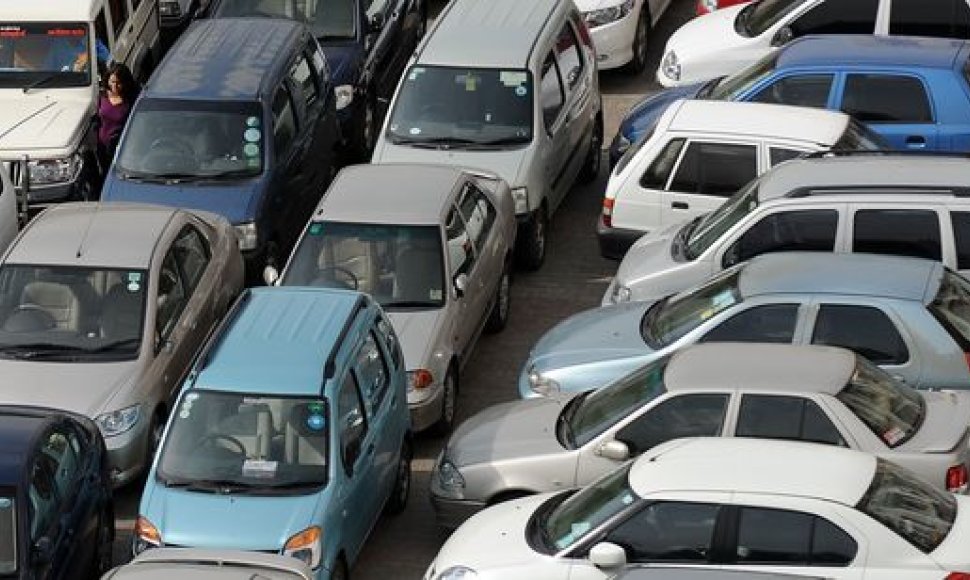 Automobilių pardavimo rinka Indijoje auga