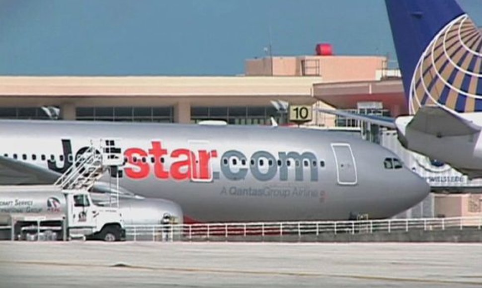 „Jetstar“ lėktuvas leidosi Ramiajame vandenyne esančioje saloje.