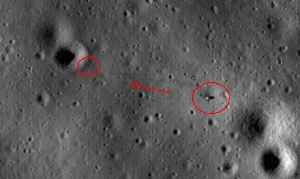 „Apollo 14“ nusileidimo vieta ir žmonių pėdsakai.