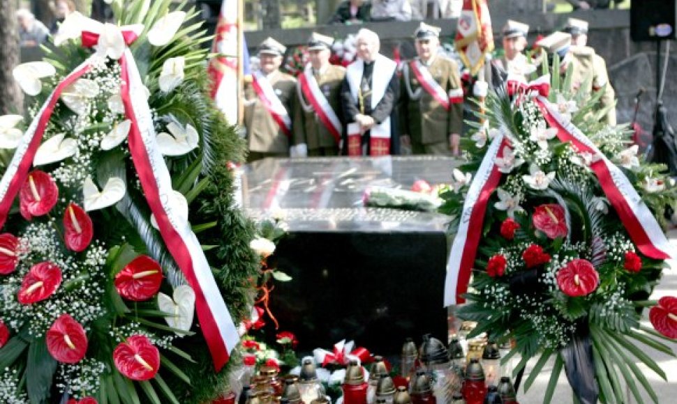 J.Pilsudskio širdies ir motinos kapas gausiai lankomas lenkų turistų.