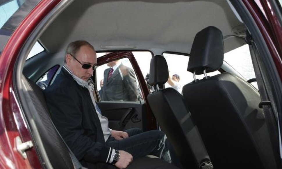 Vladimiras Putinas išbandė „Lada Granta“