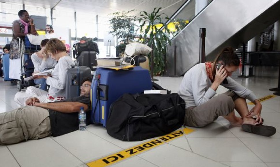 Skrydžio laukiantys keleiviai viename iš Prancūzijos oro uostų