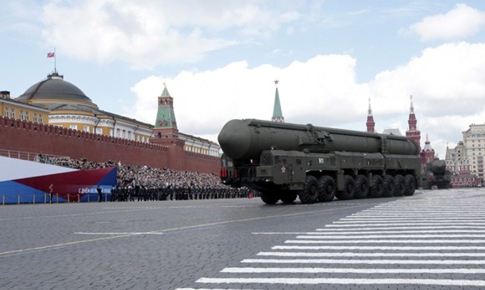 Rusijos „Topol-M“ balistinė raketa Raudonojoje aikštėje