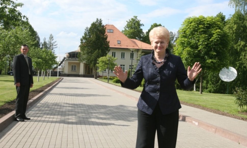 Prezidentė D.Grybauskaitė dvi žiemas praleido rezidencijoje, kurios sienos – kiauros. 
