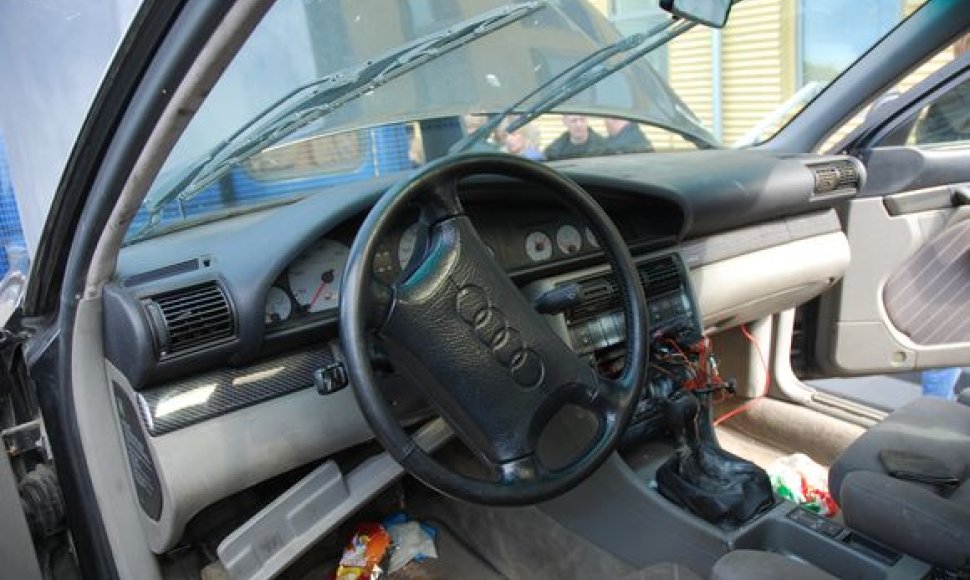 Mašinvagių profesionaliai „tiuninguotas“ automobilis „Audi S6“