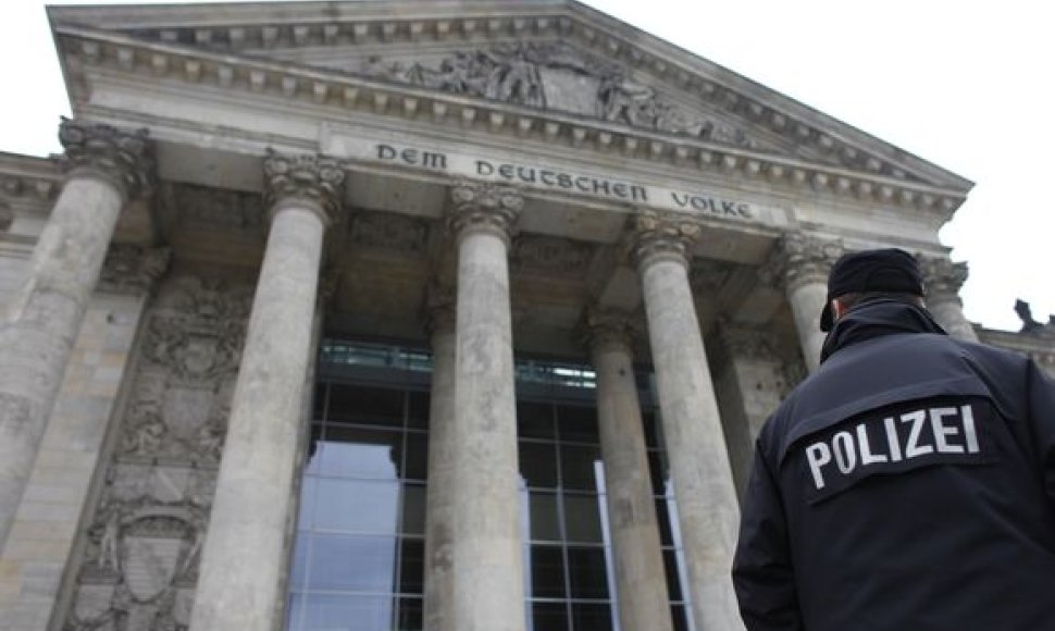 Policija budi prie Reichstago pastato