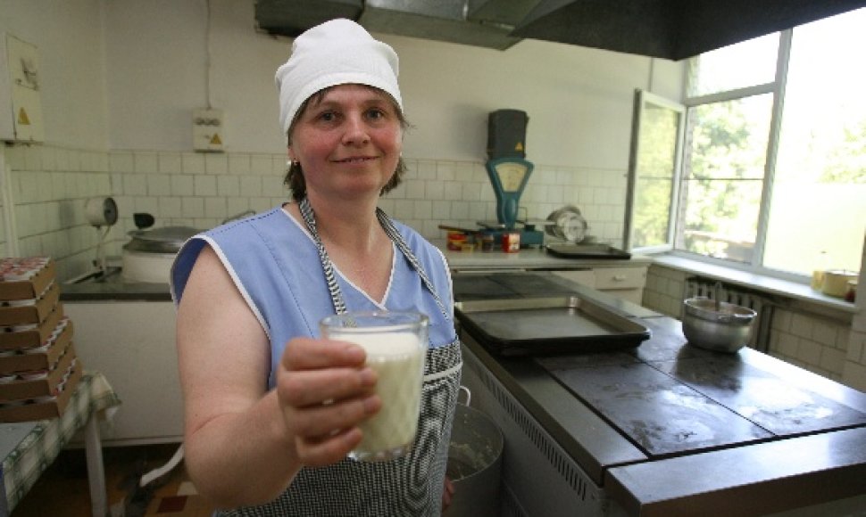 Smulkieji tiekėjai tvirtina, kad miesto darželiams norima įpiršti brangesnį pieną 