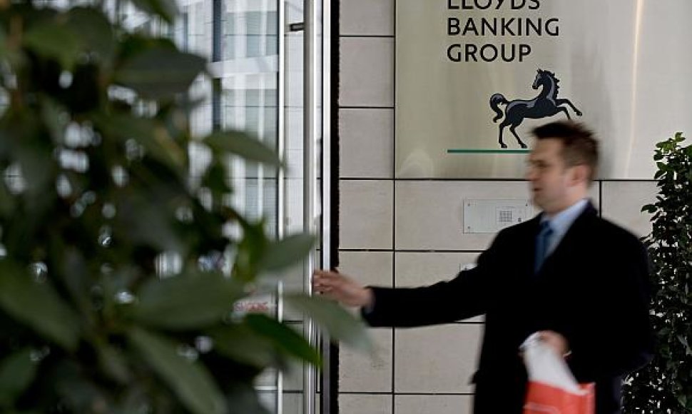 Gelbėdama bankų sektorių Didžiosios Britanijos vyriausybė didina savo įtaką.