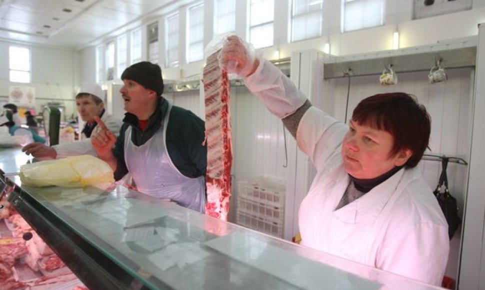 Kalvarijų turguje mėsa prekiaujanti Lionė tikino, kad turgaus prekeivius sunaikins ne konkurencija, o kasos aparatai, kurie bus privalomi nuo gegužės 1-osios.