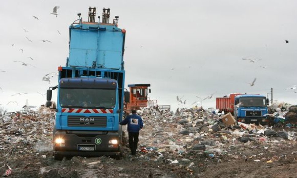 Klaipėdos regiono atliekų tvarkymo centre atliekos iki šiol dar teberūšiuojamos, tačiau susiduriama su vis didesnėmis problemomis.