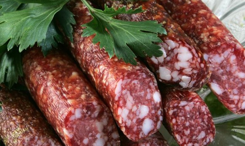 Lietuvos turgus užpildė lenkiški mėsos produktai, kurių metinė apyvarta sudarė daugiau kaip 300 mln. litų, tačiau nuo šios sumos valstybės biudžetas nepapilnėjo nei vienu litu.