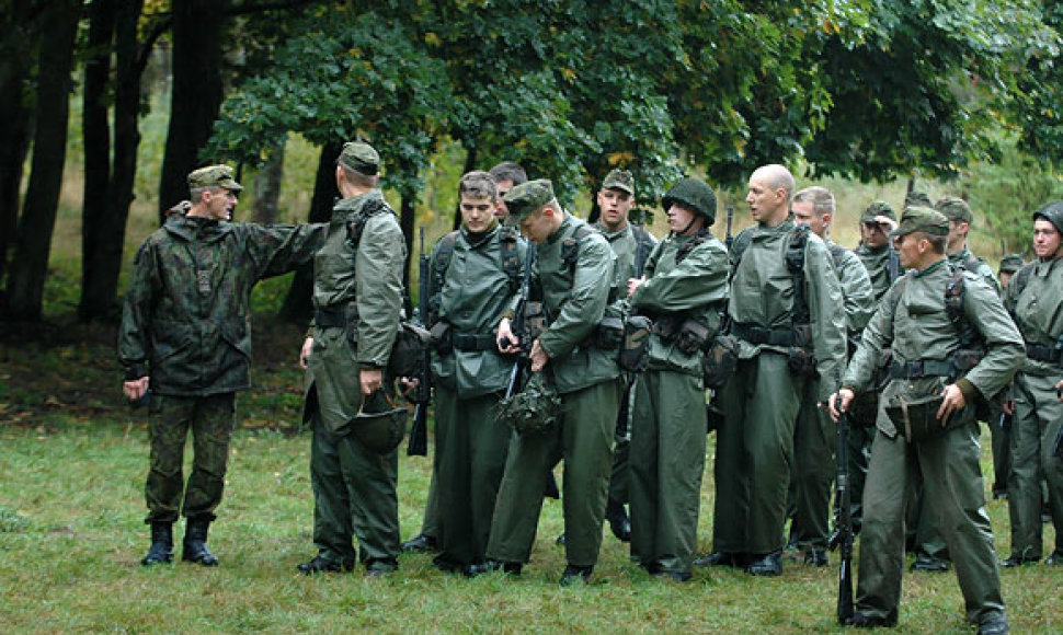 Bazinį kario kursą pradėję kariai savanoriai
