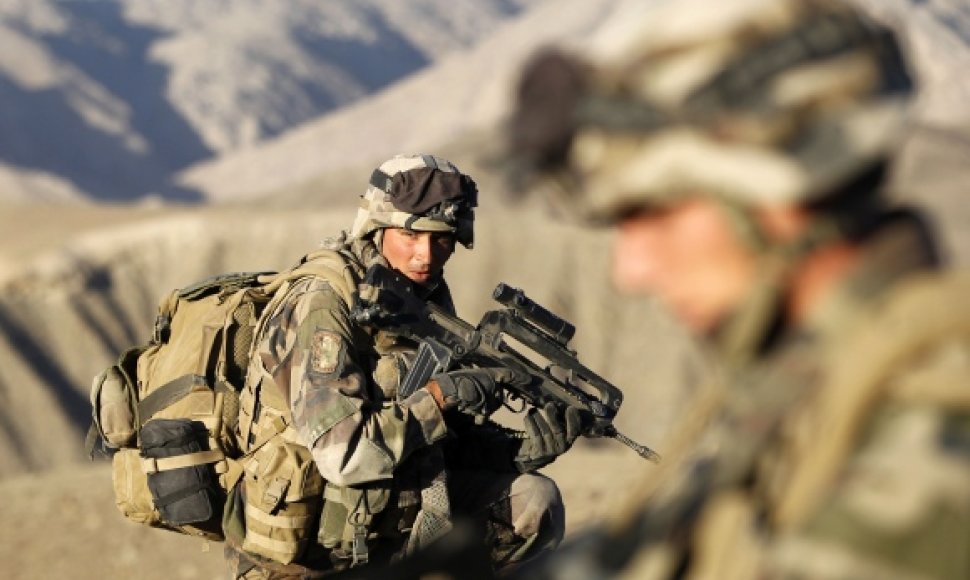 Afganistane šiuo metu tarnauja beveik 150 tūkst. karių iš 47 valstybių. Lietuva vadovauja centrinės Goro provincijos atkūrimo grupei. 