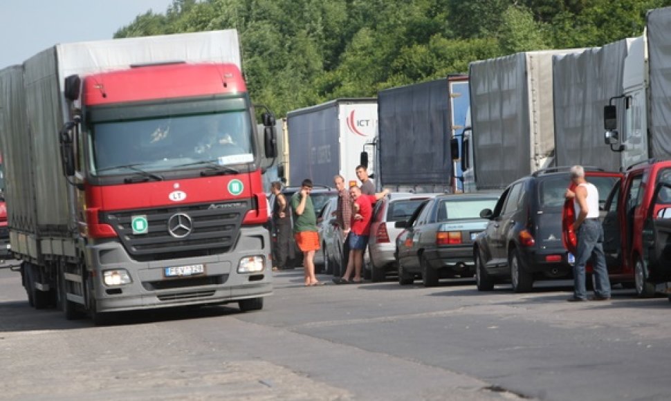 Medininkų pasienio poste kelių kilometrų eilės