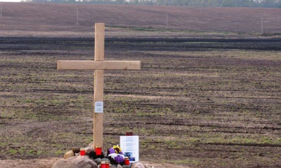 Čekų dviratininkų nelaimę primins kryžius