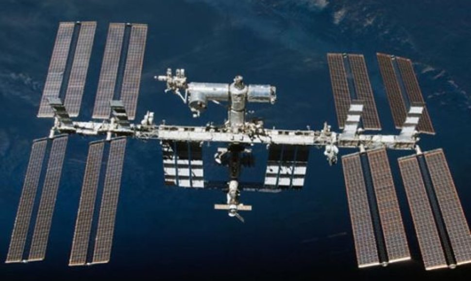 Tarptautinė kosminė stotis ir prie jos prisijungę kosminiai laivai