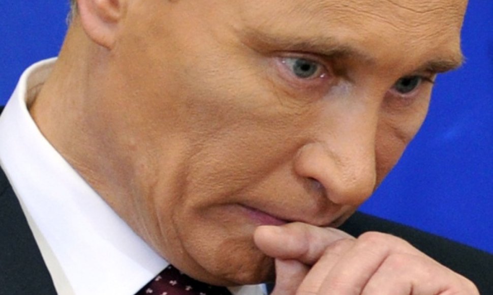 Žurnalistai spėliojo, kodėl V.Putino akiduobės atrodė patamsėjusios. 