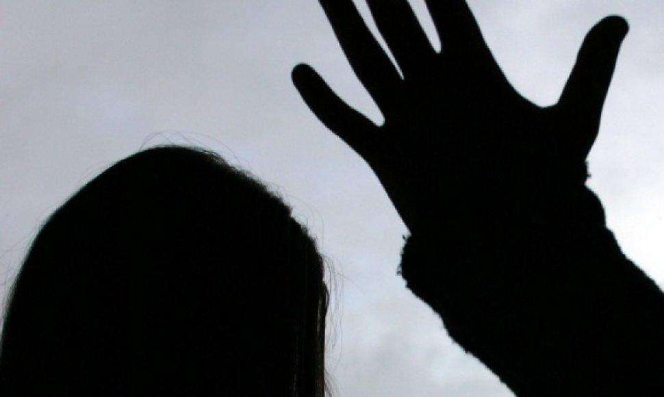 Tyrimų duomenys rodo, kad mergaitės, vaikystėje patyrusios seksualinę prievartą, 2,4 karto dažniau pakartotinai ją patiria jau suaugusios.