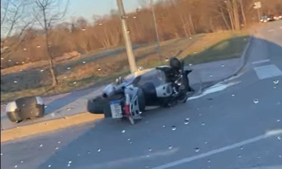 Paaiškėjo, kad į eismo įvykį patekęs motociklas nebuvo draustas ir be techninės apžiūros.