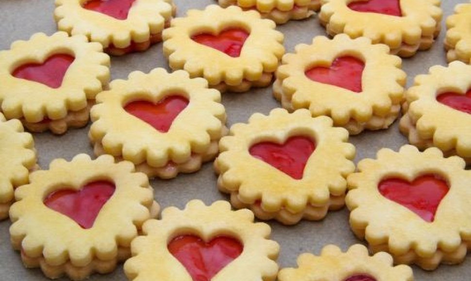  Širdelėmis dekoruoti sausainiai