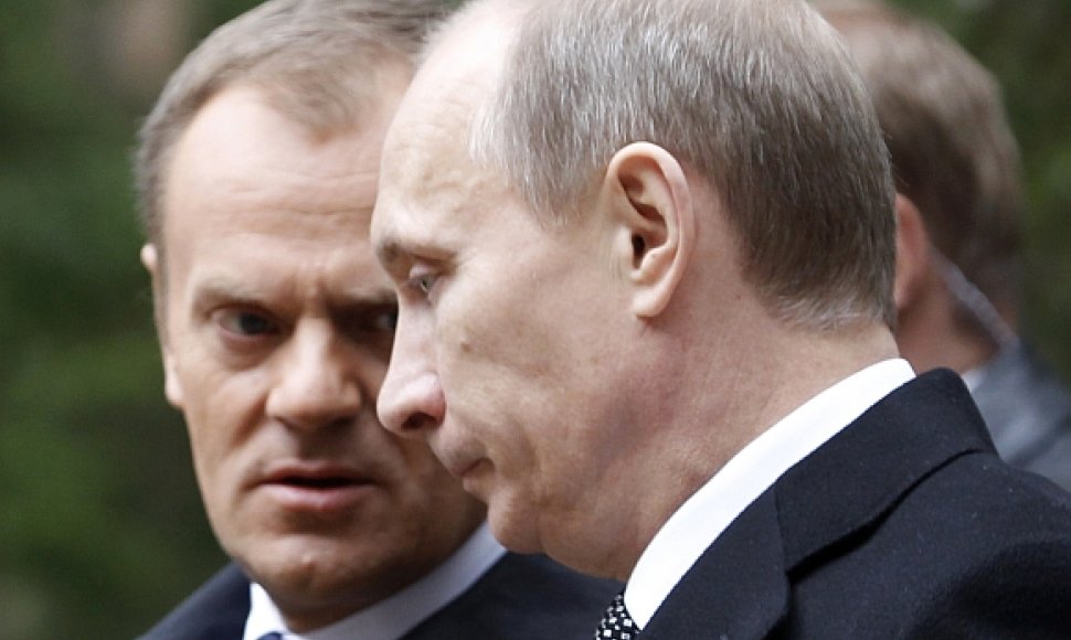 Donaldas Tuskas ir Vladimiras Putinas Katynėje
