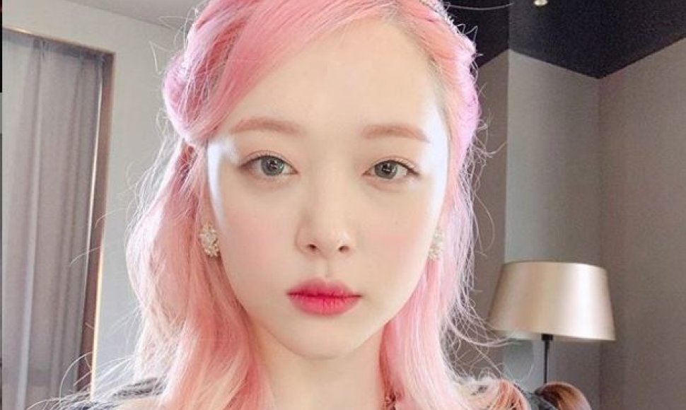 K-pop žvaigždė Sulli