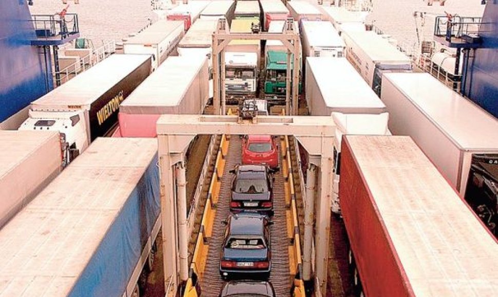 Vežėjams reikalingi logistikos centrai, kurie padėtų bendradarbiauti uostui, kelių transportui ir geležinkeliams.