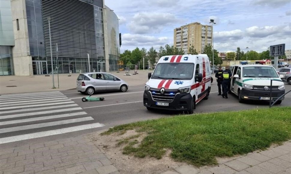 Panevėžyje nukentėjo paspirtuku važiavusi mergina