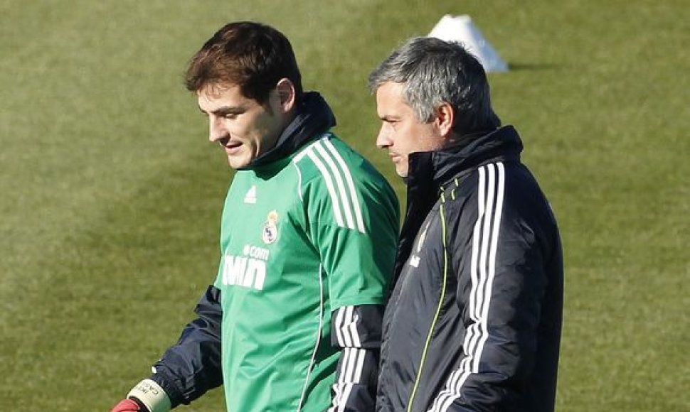 Ikeras Casillasas ir Jose Mourinho atstovauja „Real“ klubui.