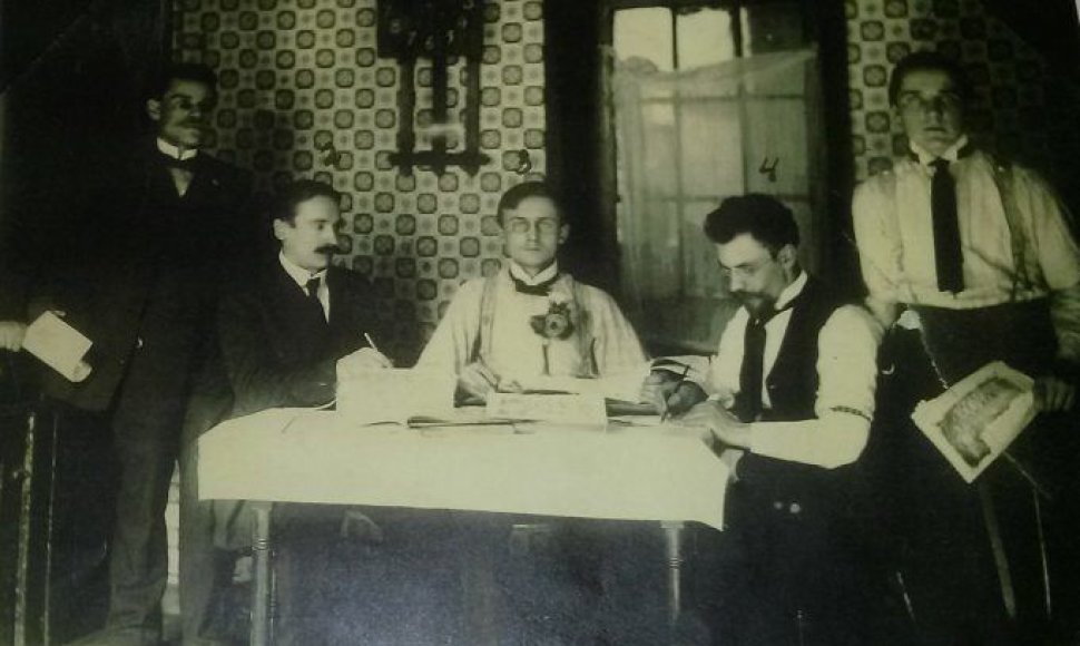 Juozas Ottas Širvydas (stovi dešinėje) – pirmajame JAV lietuvių laikraštininkų suvažiavime 1907 m.