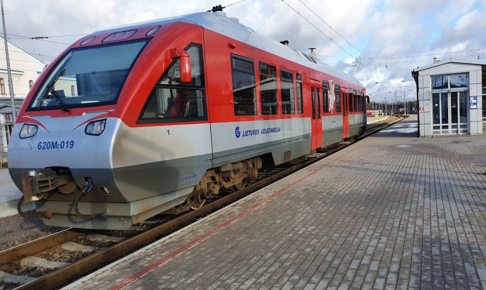 Traukinys (automotrisė), vežantis iš Vilniaus geležinkelio stoties į oro uostą